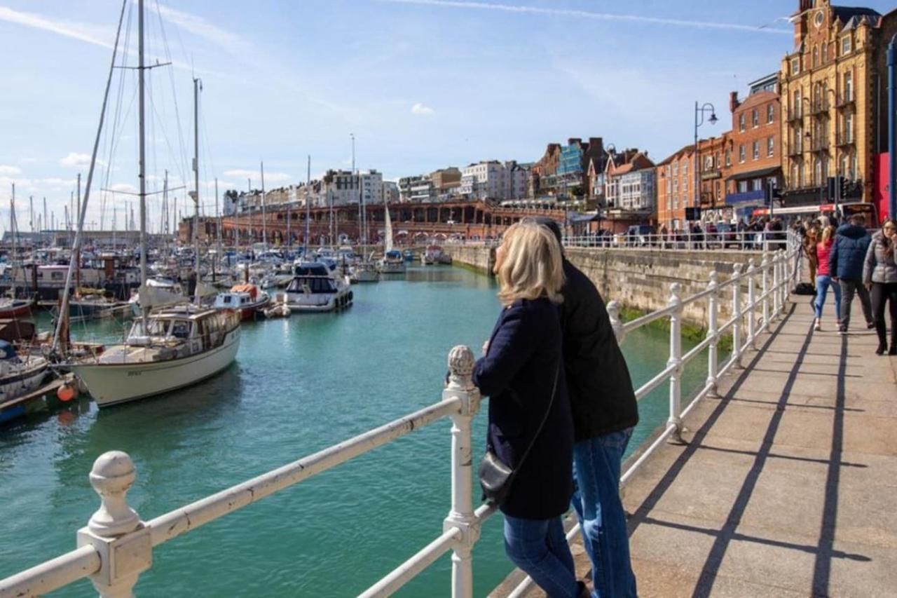 Vitamin Sea - Beachfront Apartment - Sleeps 4 Ramsgate Exteriör bild