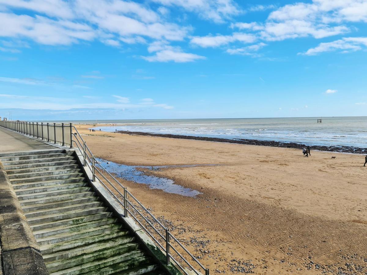 Vitamin Sea - Beachfront Apartment - Sleeps 4 Ramsgate Exteriör bild