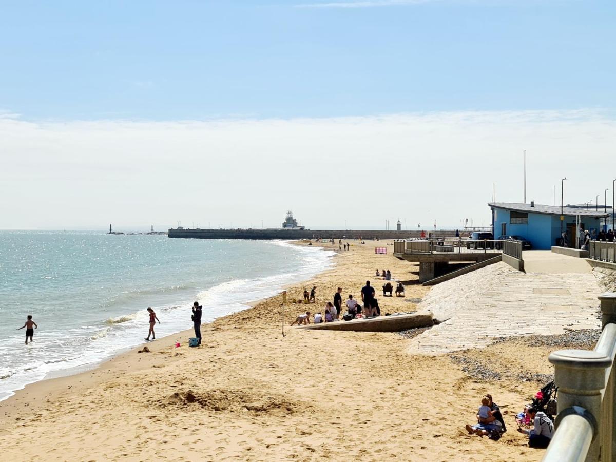 Vitamin Sea - Beachfront Apartment - Sleeps 4 Ramsgate Exteriör bild
